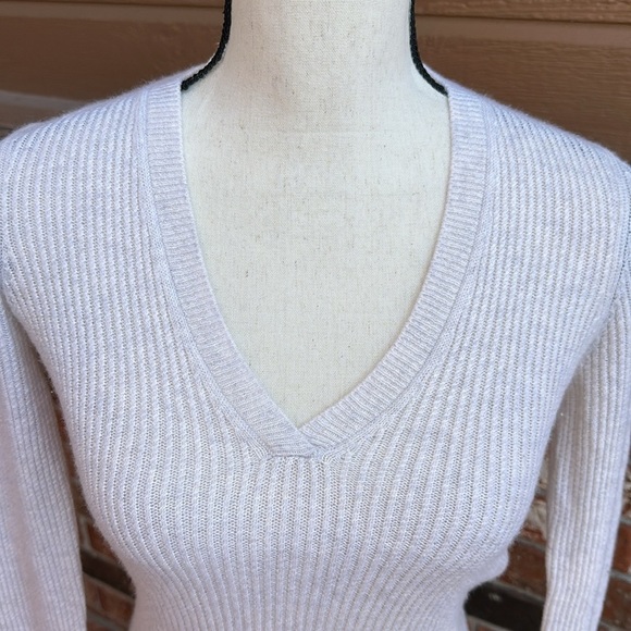Vince 100% Cashmere V Neck Long Sleeve Ribbed Sweater Women's Size Extra Small - Picture 2 of 8